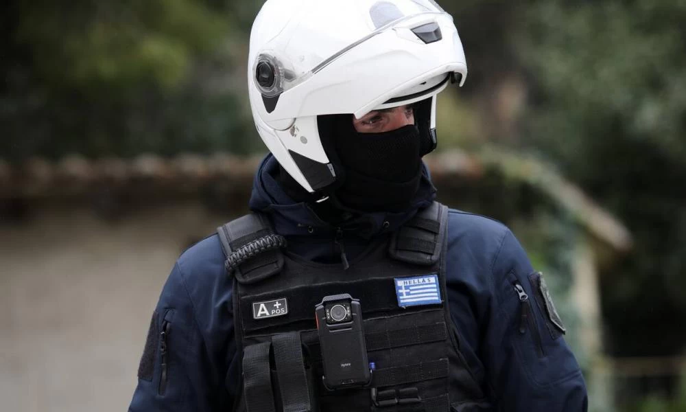 Σοκ στην Ελευσίνα: Εκπυρσοκρότησε όπλο αστυνομικού